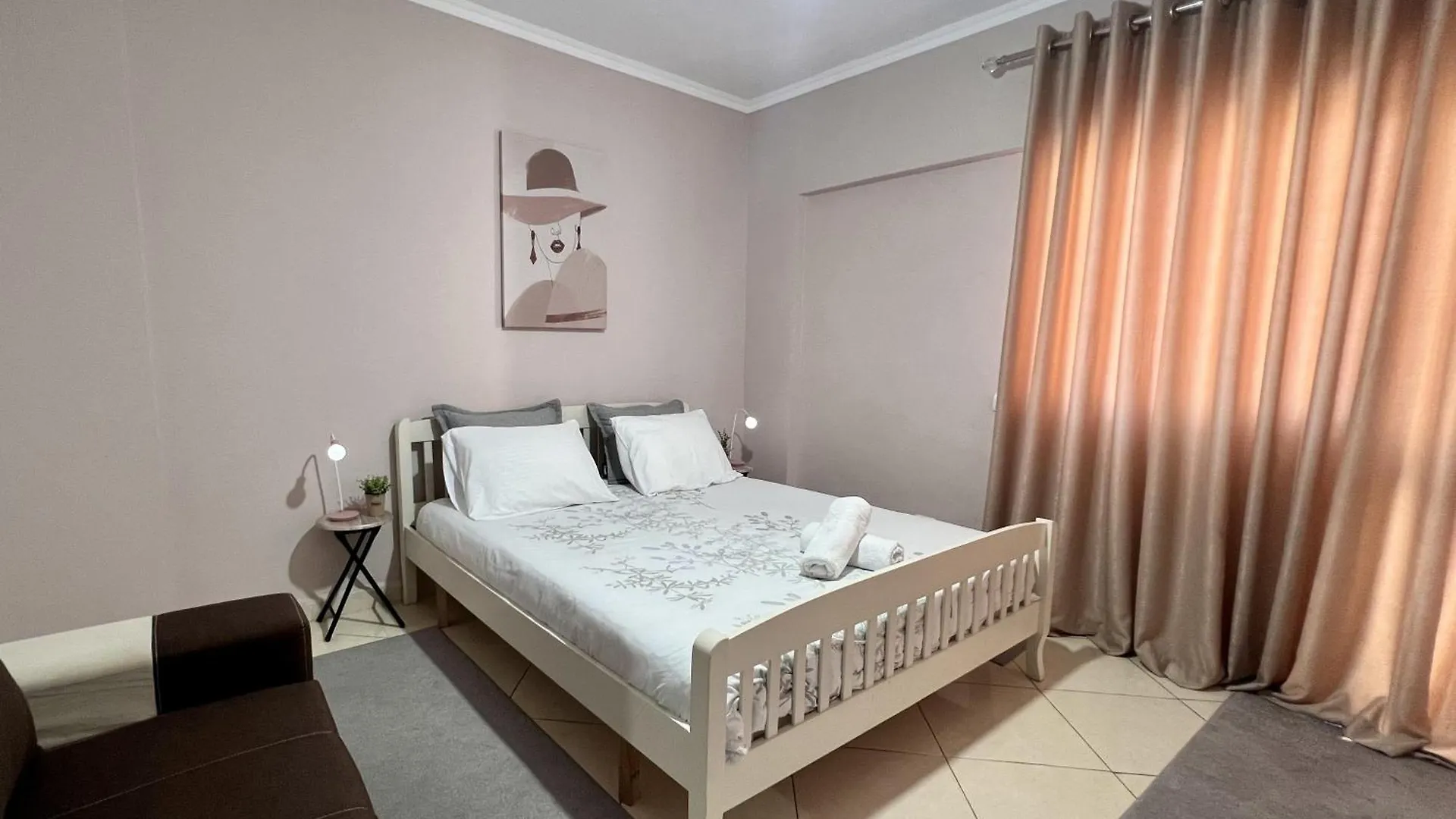 Tirana 2Bdr Komuna E Parisit Albania